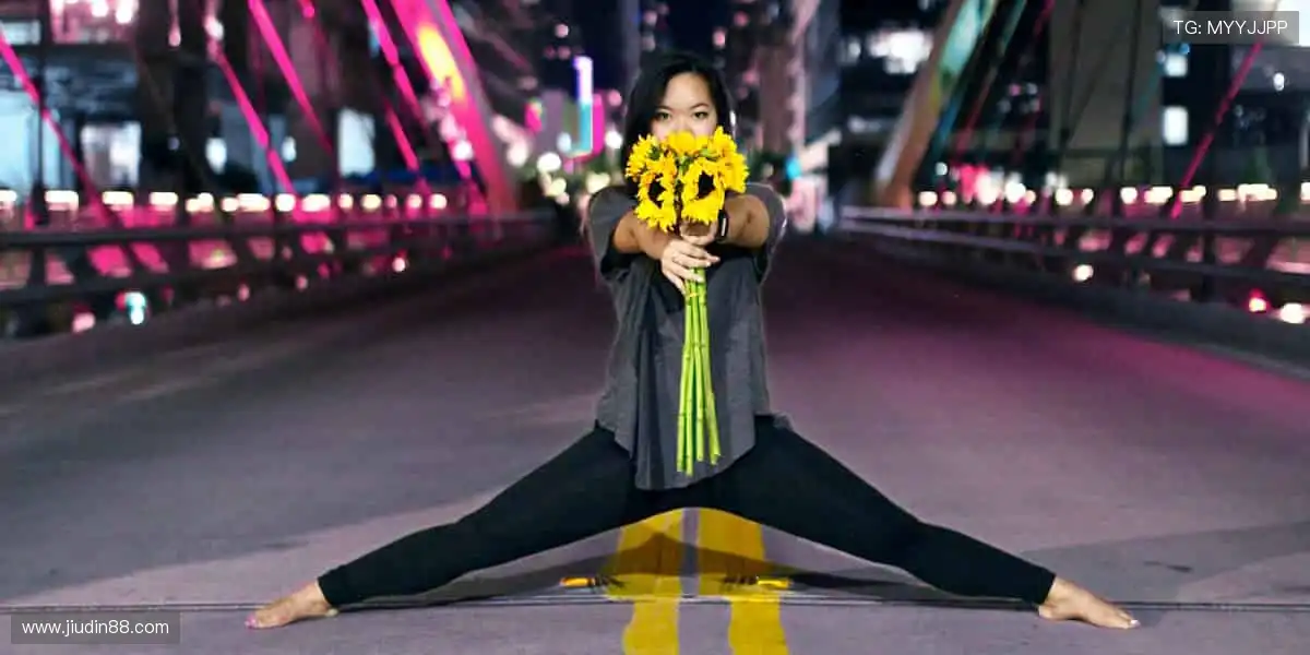 🎮 互动直播，弹幕狂欢，和百万球迷一起嗨翻全场！